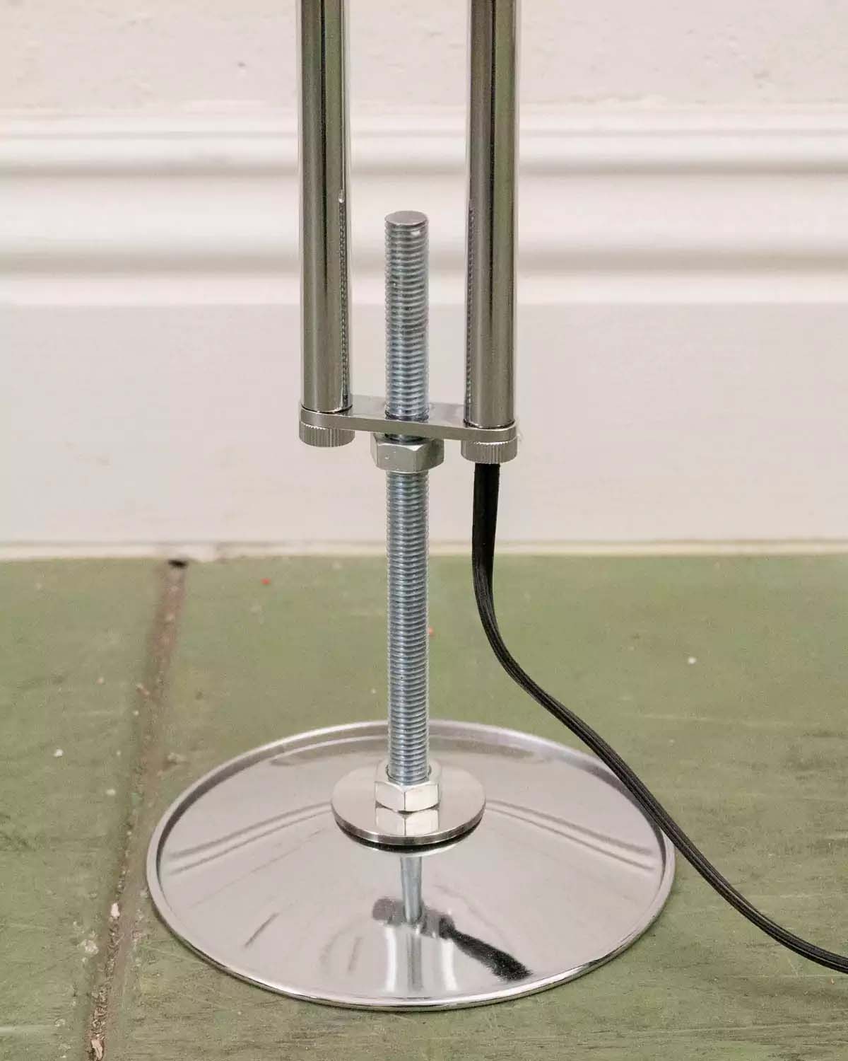 Zuru Floor To Ceiling Lamp
